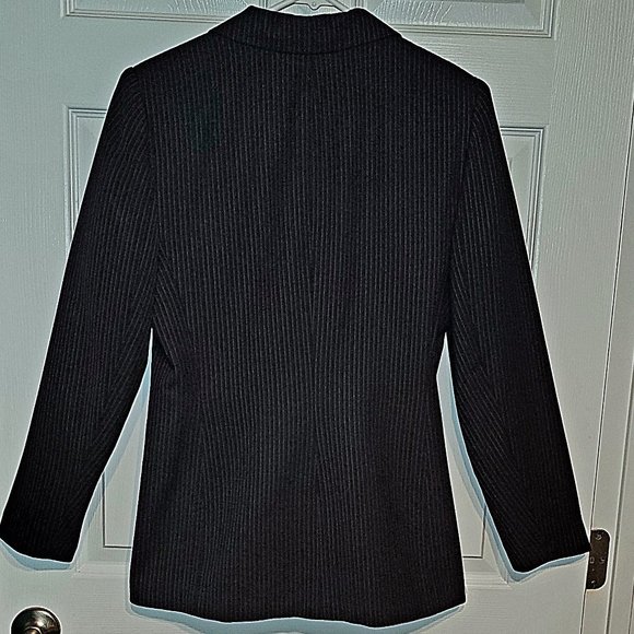 Dress Barn Pinstripe Blazer Size 6 - Picture 2 of 10